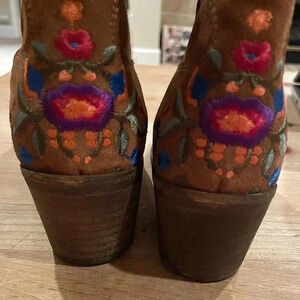 Aldos Embroidered Floral Colorful Booties Western/Boho Chic/bohemian Size 7